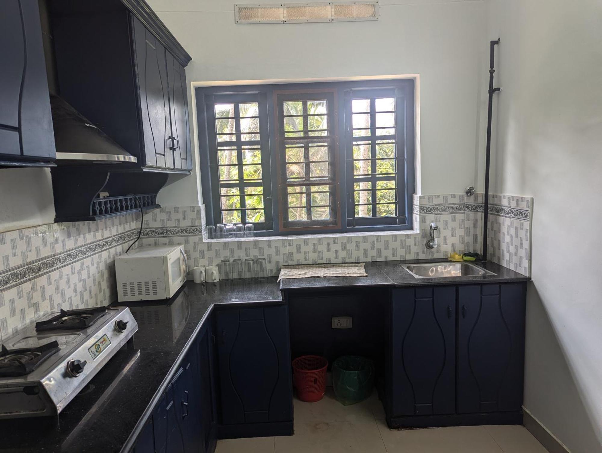 Indeevaram Apartments โกวาลัม ภายนอก รูปภาพ